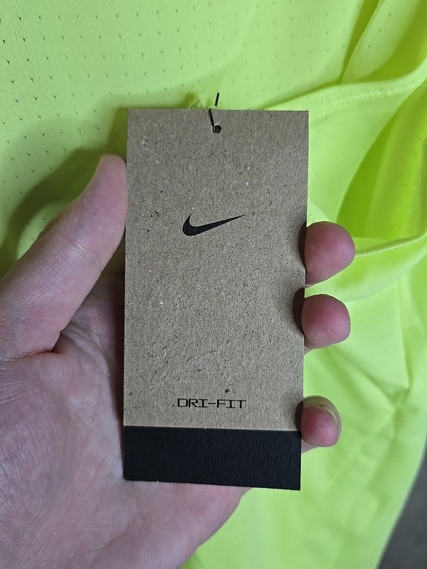 Nike Fast Dri-FIT Lemon Twist Men's Singlet Tank Tanktop Sz Medium (FN4229-736) gallery