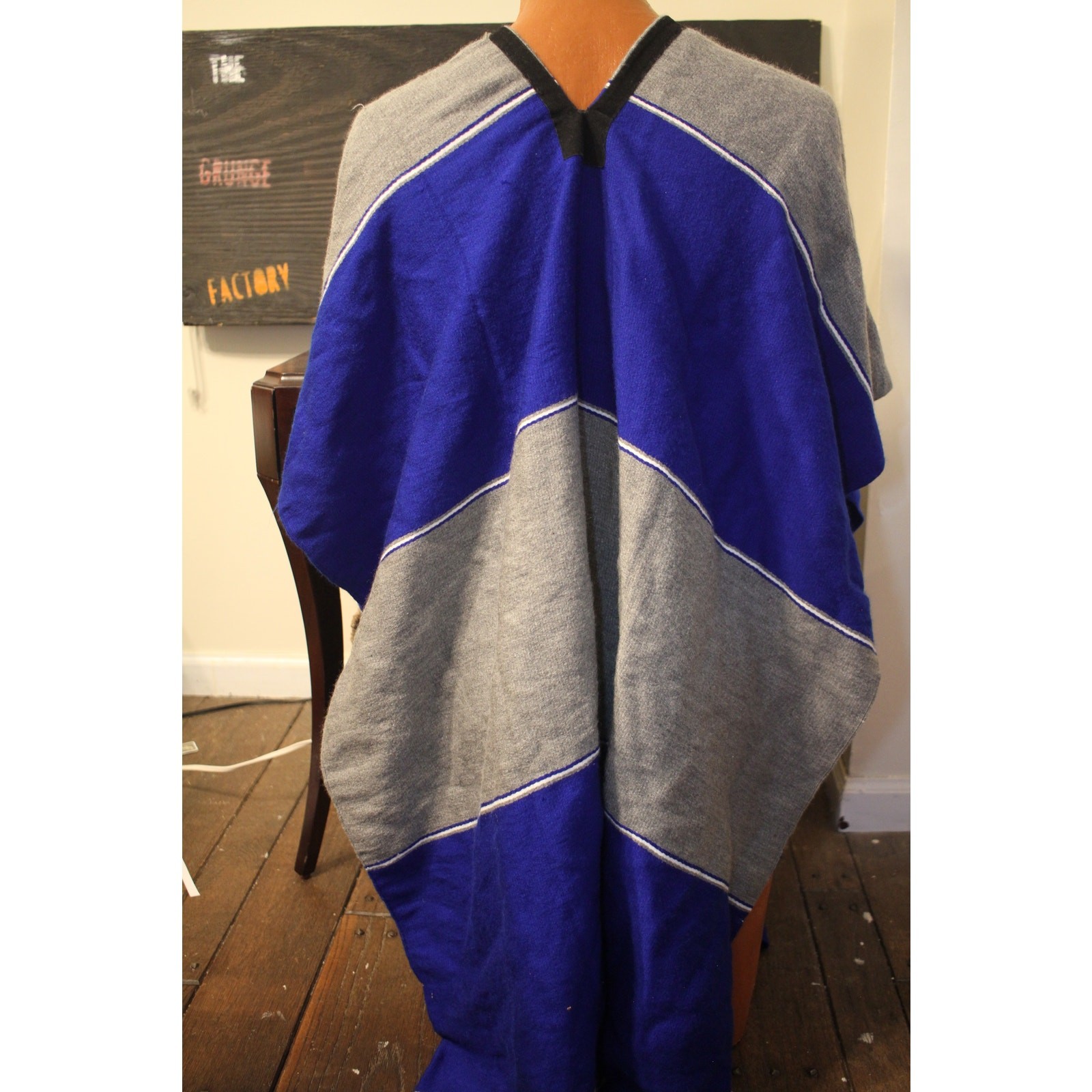 Vintage New York Giants NFL Fleece Poncho / Throw Blanket gallery