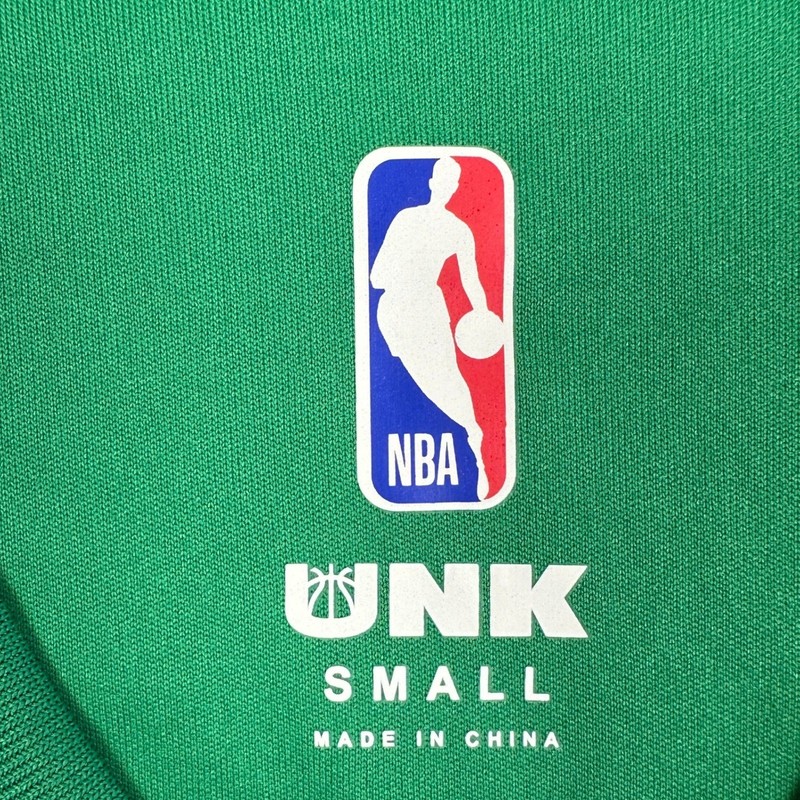 Boston Celtics UNK T-Shirt Mens Small Green Long Sleeve NBA Basketball Tee EUC gallery