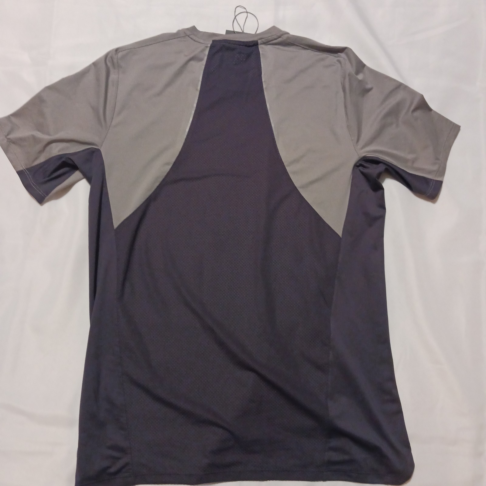 VRST Mens Shirt Size M Accelerate Tee Silver Shadow Short Sleeve Running gallery