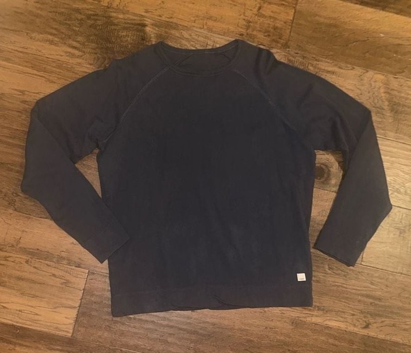 Vuori Ease Performance Crew Long Sleeve Shirt Navy Blue Size L gallery