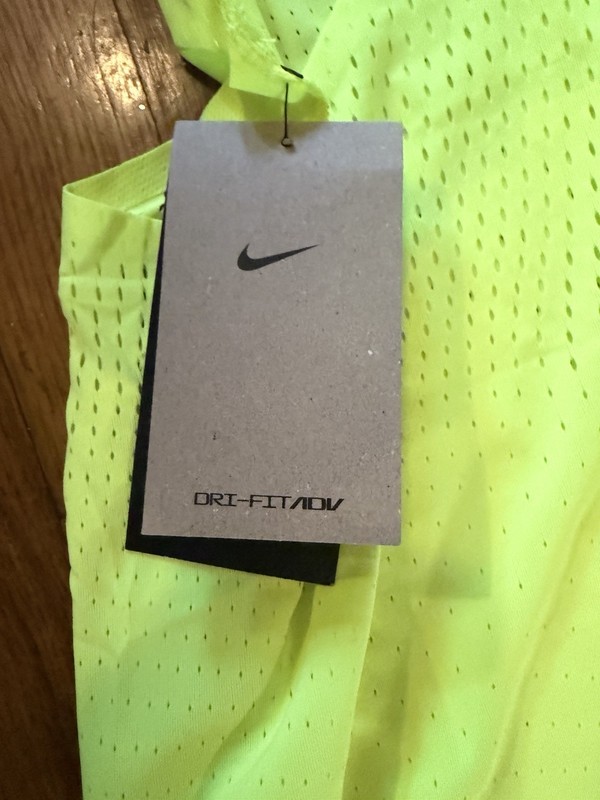 NIKE 212 Nike Aeroswift Singlet - LARGE gallery
