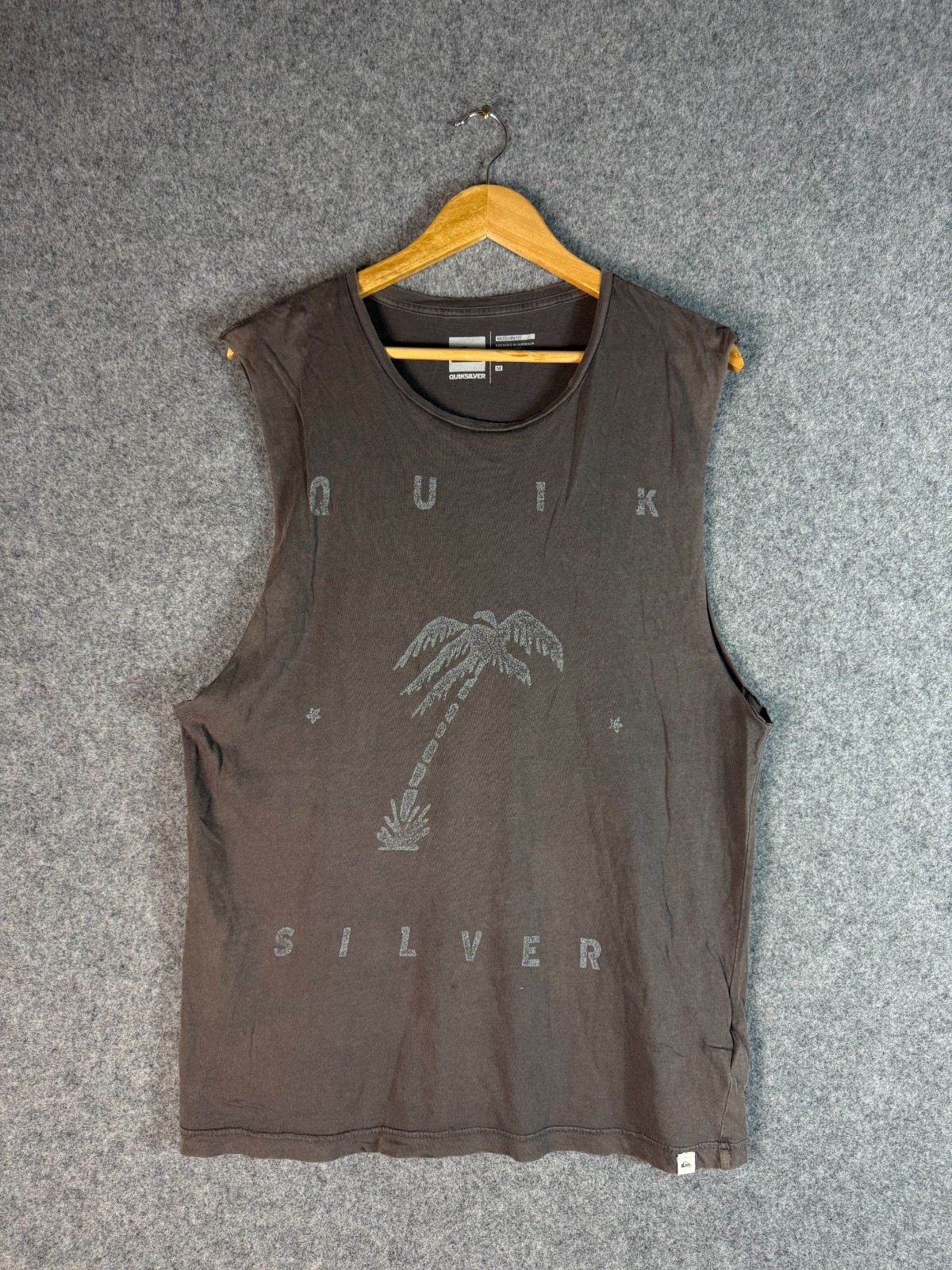 Quiksilver Tank Top Mens Medium Grey Modern Fit Lightweight Outdoor Comfort Logo gallery