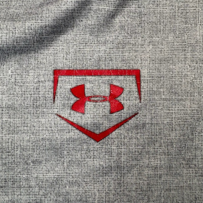 Men’s Under Armor Baseball Shirt Gray And Red Size Medium Fitted gallery
