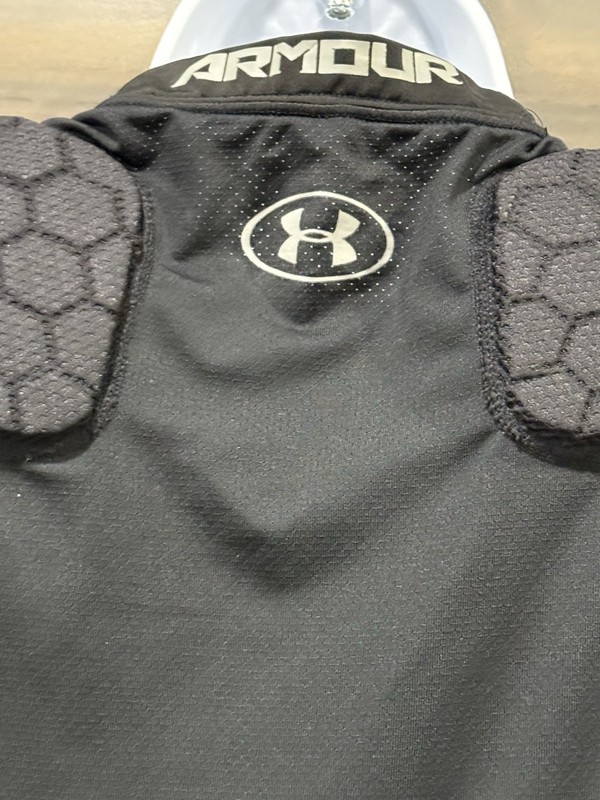 Under Armour Men’s Small HEX Padded Compression Shirt HeatGear Football Vest gallery