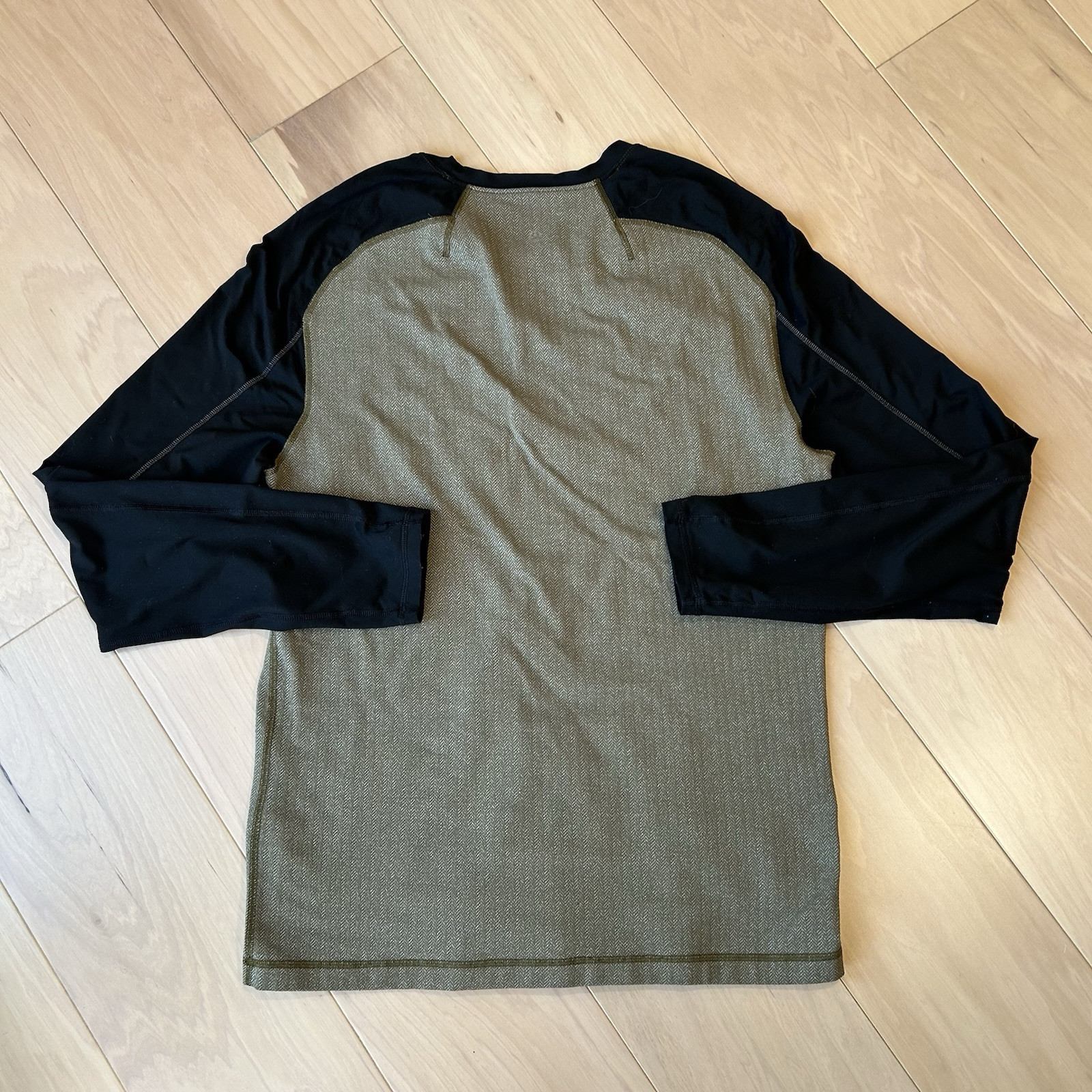 Lululemon Surge Warm Crew Shirt Beige Herringbone *Flaw Men’s Medium gallery