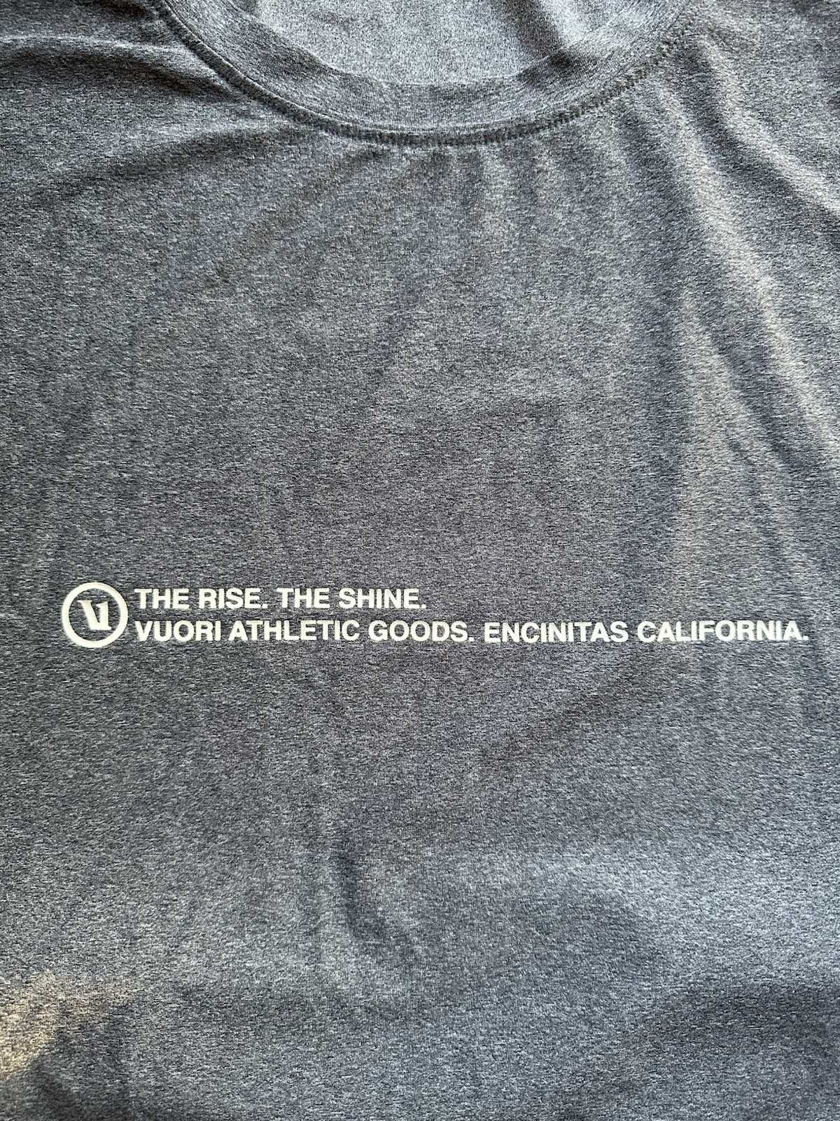 Vuori Uluwatu 23 Water Short Sleeve T-Shirt Men’s Sz XL Gray Heather gallery