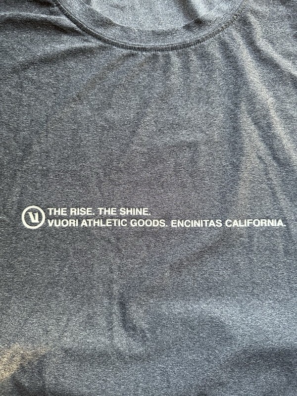 Vuori Uluwatu 23 Water Short Sleeve T-Shirt Men’s Sz XL Gray Heather gallery