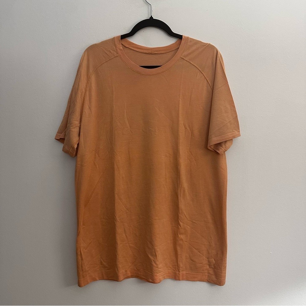 Lululemon Men’s Light Orange short sleeve work out T shirt size xl