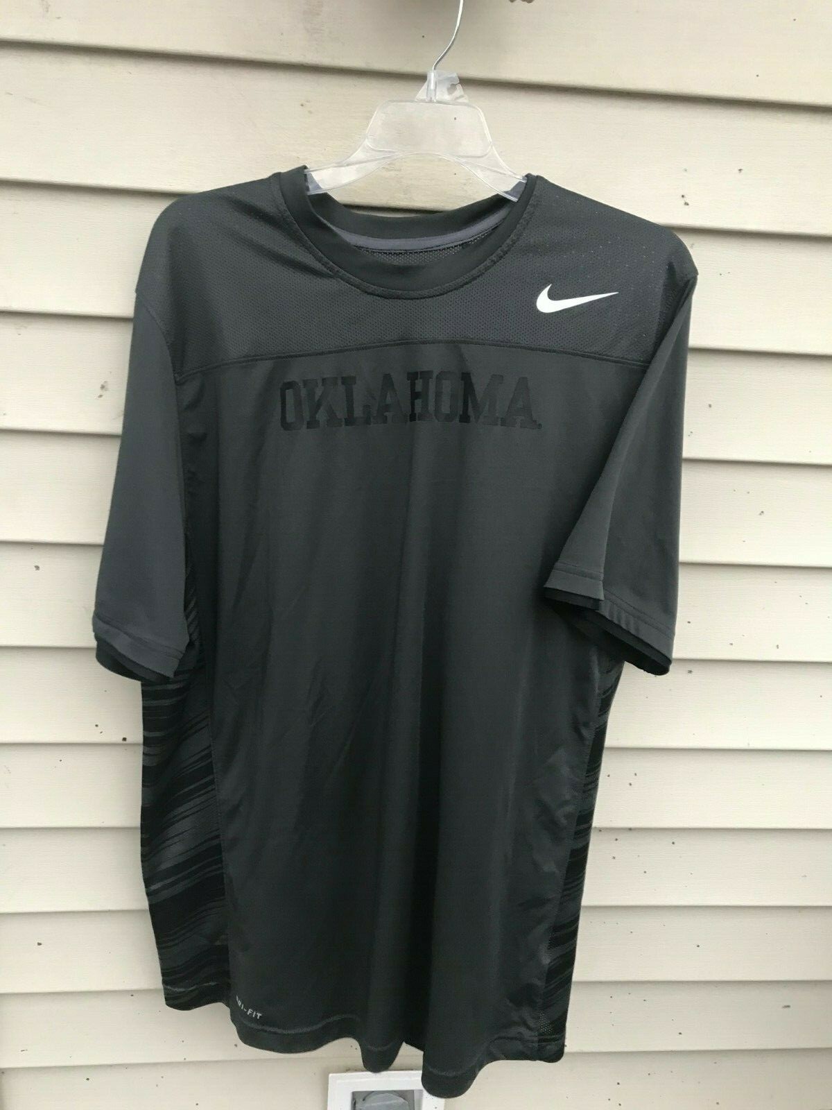 NIKE DRI-FIT OKLAHOMA CHARCOAL WITH BLACK TEE SIZE XL gallery