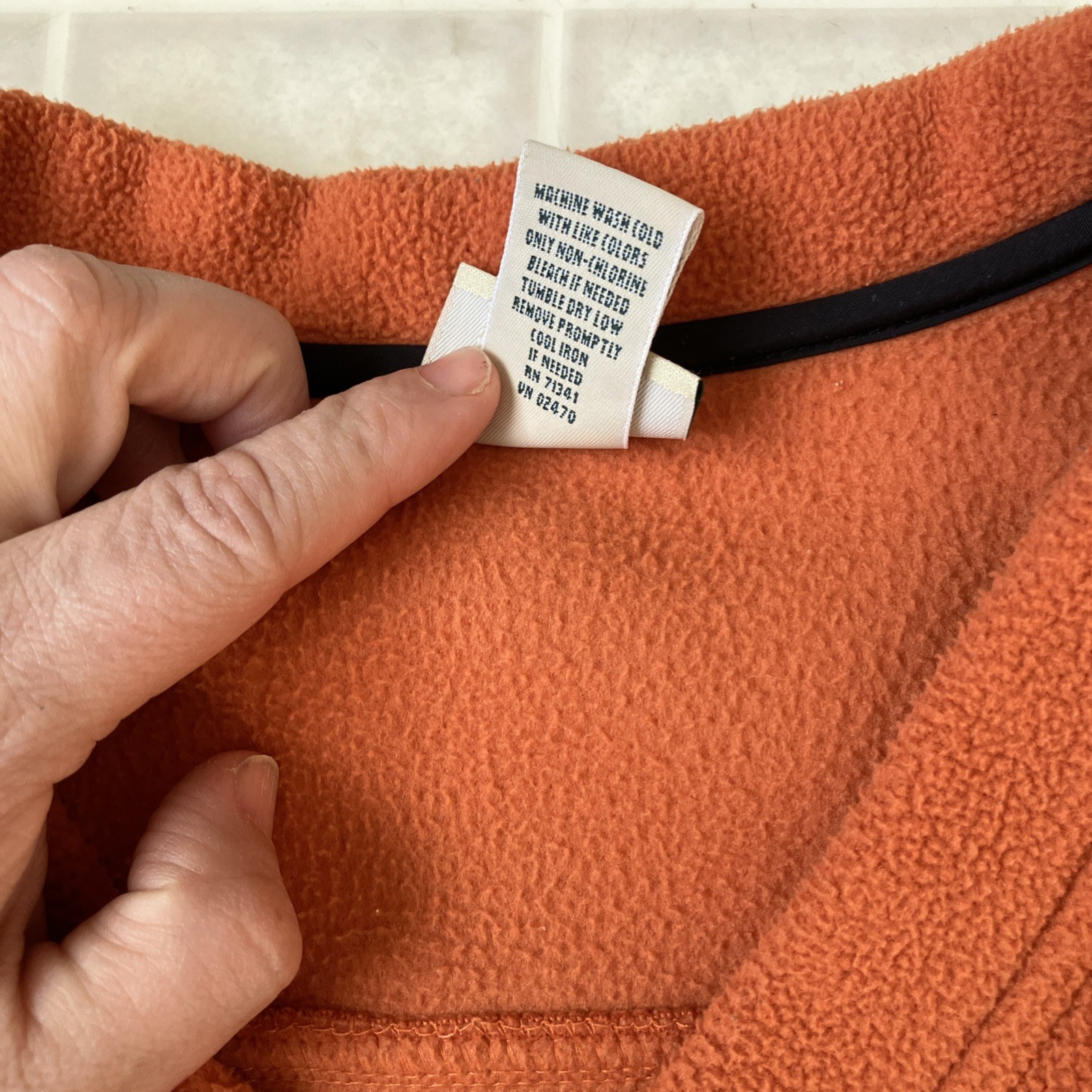 Vintage LL Bean Men’s Long Sleeve Orange Pullover V-Neck Fleece Polyester O YP30 gallery