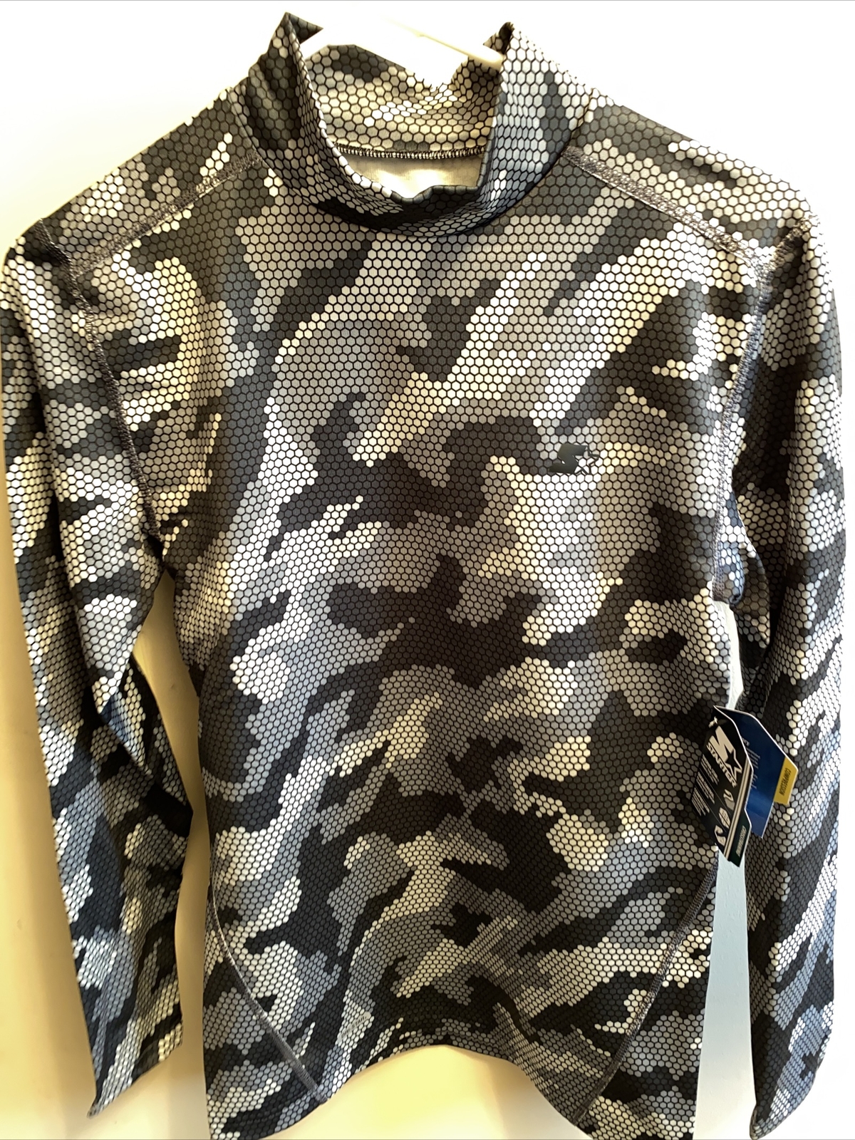 Starter Men’s LS Cold Compression NWT Top size Small 34-36 gallery