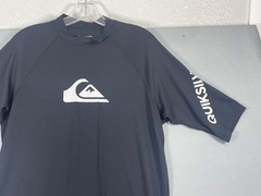 Quiksilver Shirt Mens Large Black Short Sleeve Rash Guard Swim Surf Logo Top