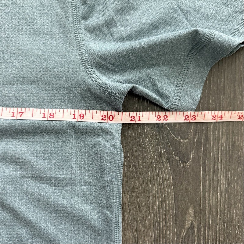 Vuori Men's Tradewind Performance Tee 2.0 Medium Green Athleisure Run Gym V1052 gallery