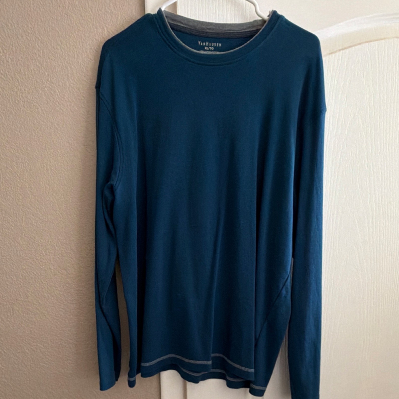 Van Heusen Flex Men's XL Regular Blue Long Sleeve Crew Neck Basic T-Shirt gallery