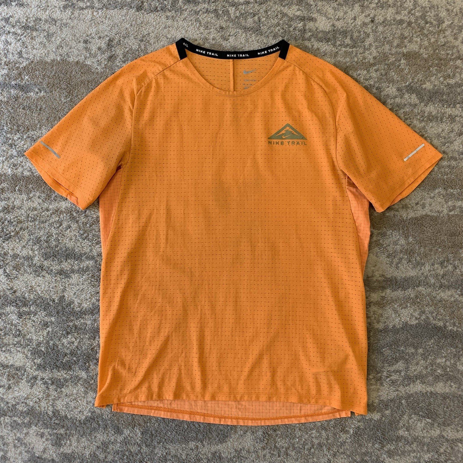 Nike Trail Dri-FIT Solar Chase Running T-Shirt Orange Mesh Knit Mens Medium gallery