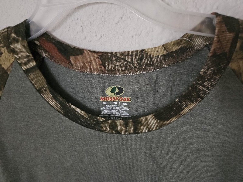 (3) Men's Size XL LONG Sleeve Bone Collector Real Tree Mossy Oak T-Shirts Camo gallery