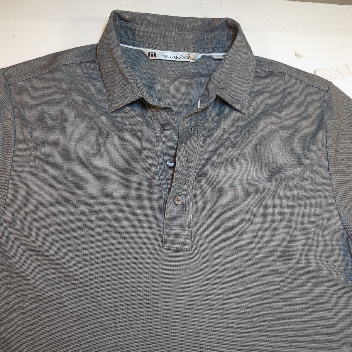 TRAVIS MATHEW Designer Classic GOLF POLO SHIRT Mens M Gray short sleeve gallery