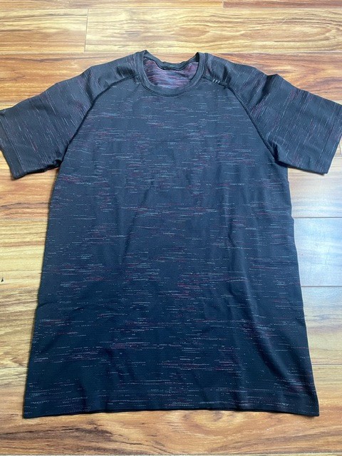 Lululemon Men's Short Sleeve Training Abstract Top, Dark Blue, Size S gallery