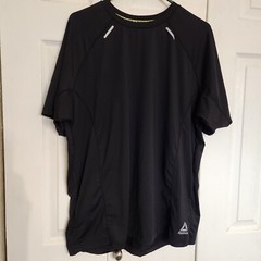 Reebok Crew Neck Breathable Athletic T-Shirt Reflective Stripes Black Size Large