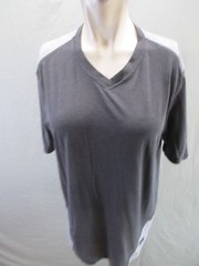 Brooks Size M Mens Gray Short Sleeve V Neck Activewear Athletic Sport TShirt 140
