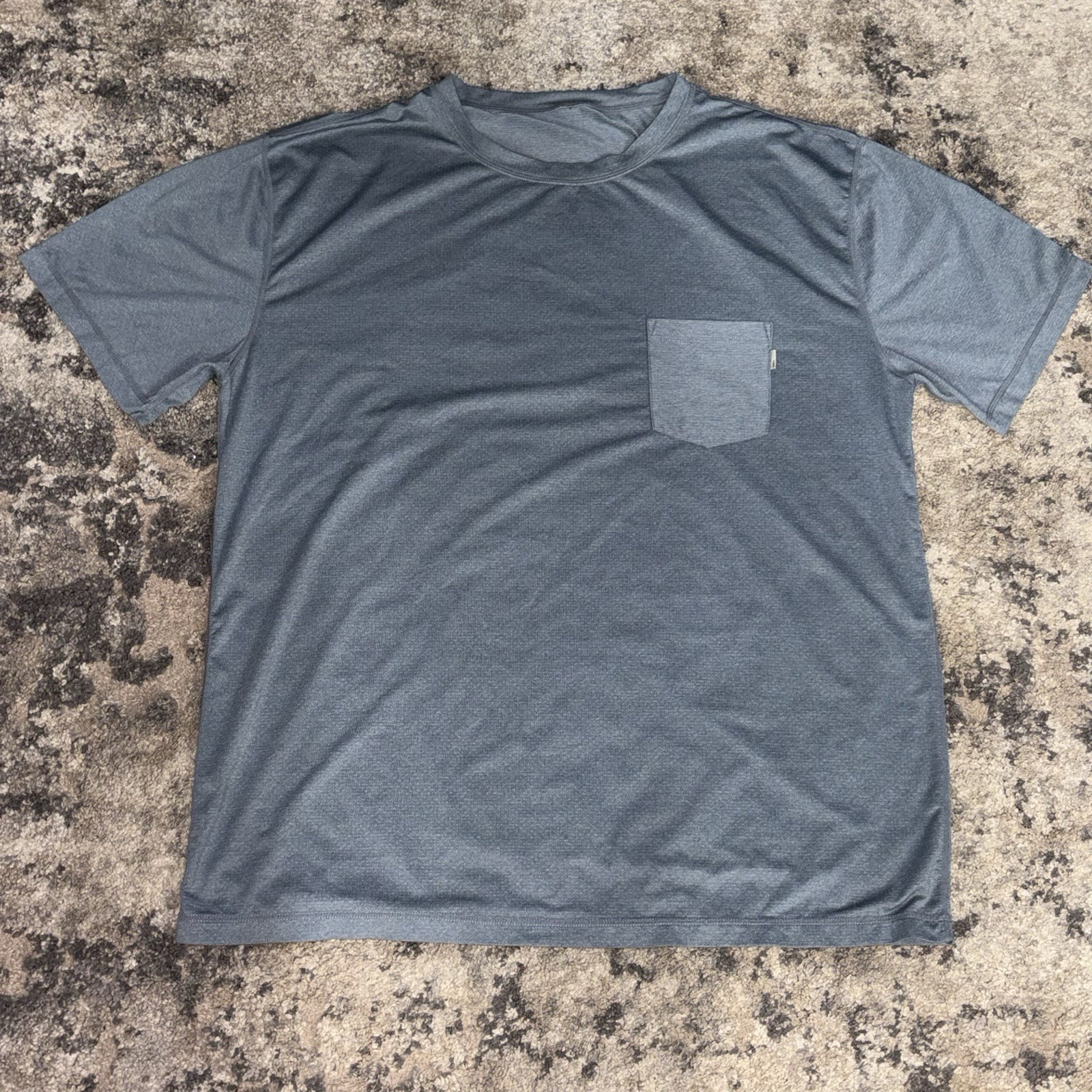 Vuori Men's Strato Tech Pocket T-Shirt Heather Blue Gray Size XL Short Sleeve gallery