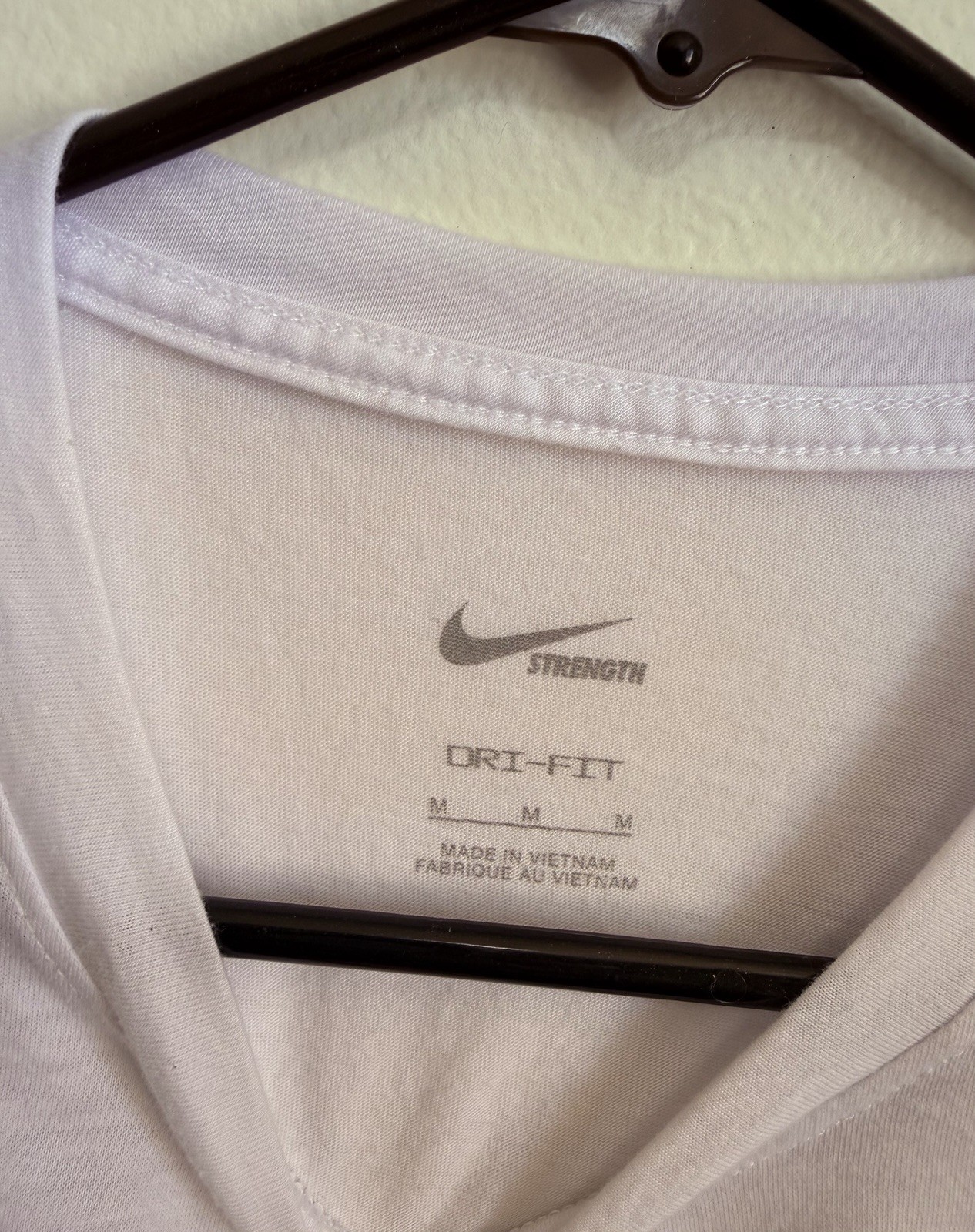 Nike Dri Fit Mens T-Shirt Size Medium White Nike Athlete Atheleisure gallery