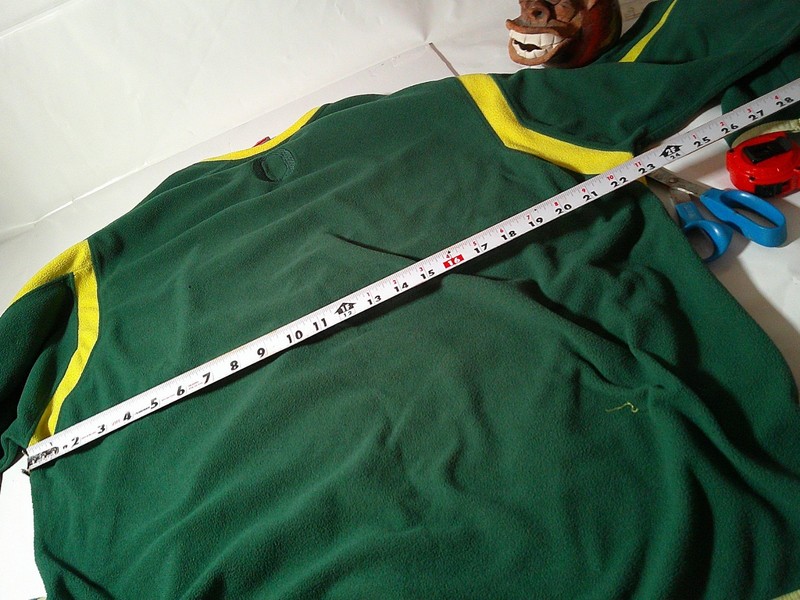 Nike - Oregon Ducks - Pullover - Men's - Large - Two Small Holes on Back gallery