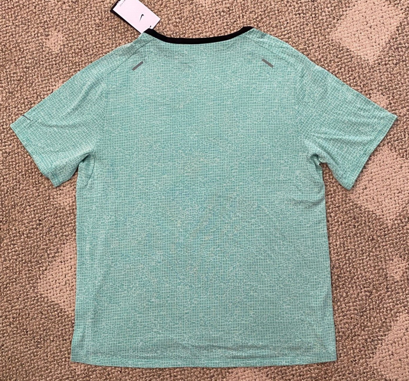 Men's L Slim Fit Nike Run Division SS Running Shirt Top Lightweight DD6143-372 gallery