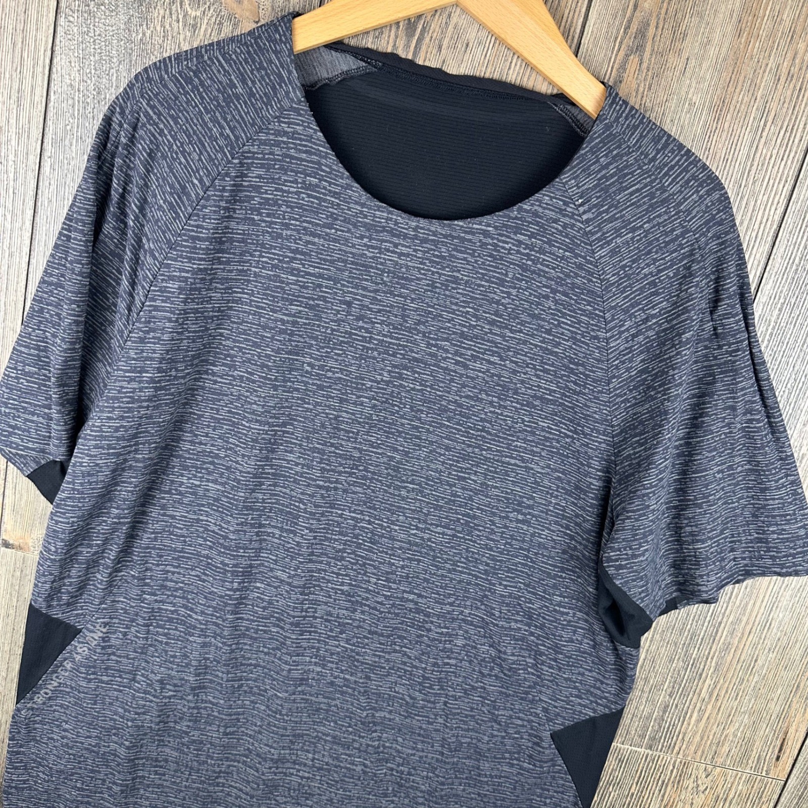 Lululemon x Barry's Stronger As One Training Shirt Mens Medium Grey Black gallery