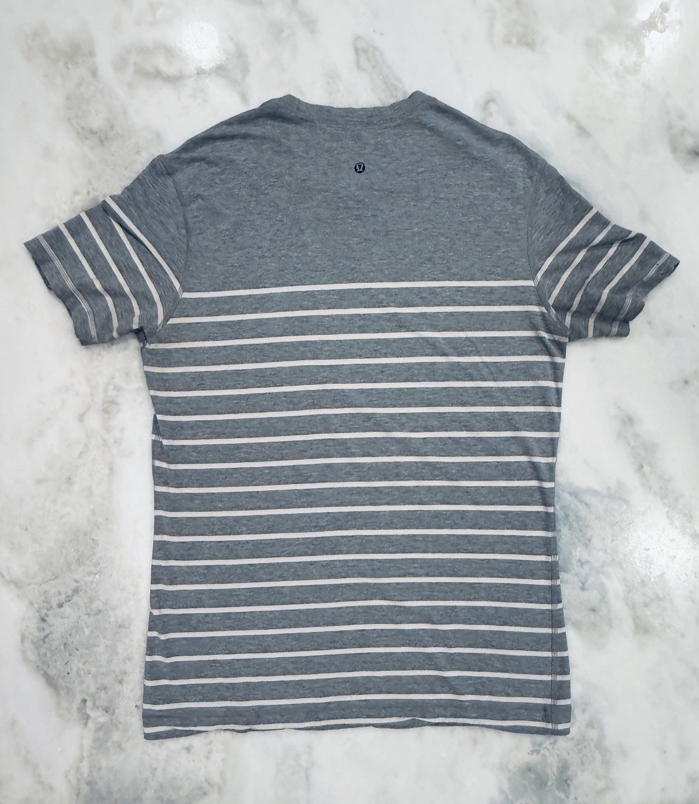 Men's Lululemon Heather Gray White Striped Basic Stretch Yoga T Shirt Tee Small gallery