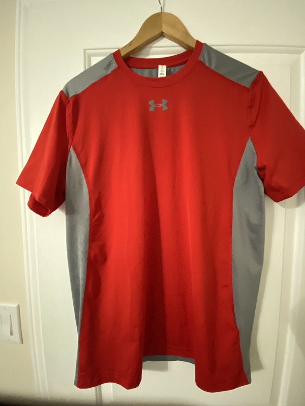 Men's Pre-Owned Under Armour Red and Gray Shirt Size Small gallery