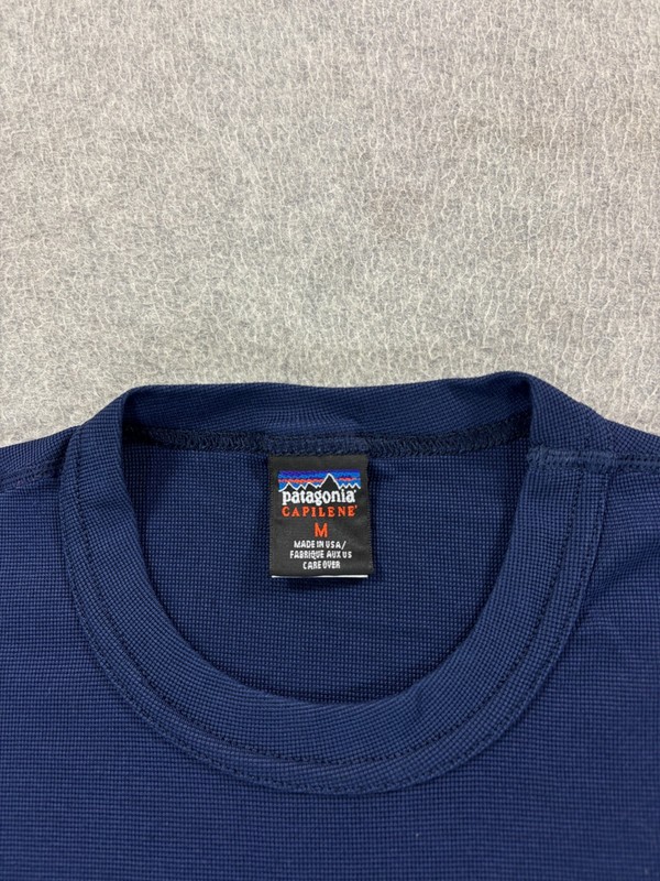 Patagonia CapileneAthletic Fit Base Layer Top (Men's Medium) Blue gallery