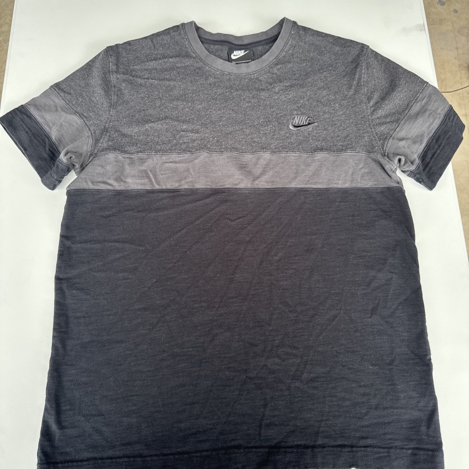 Nike Tri Color Men’s Shirt Black/Gray/Dark Gray Embroided Logo Medium gallery