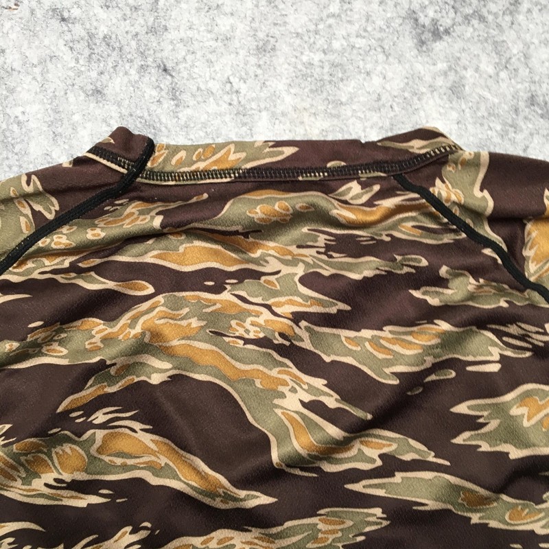 Burton Snowboards Shirt Mens Small Tiger Stripe Camo DRYRIDE Base Layer L/S Crew gallery