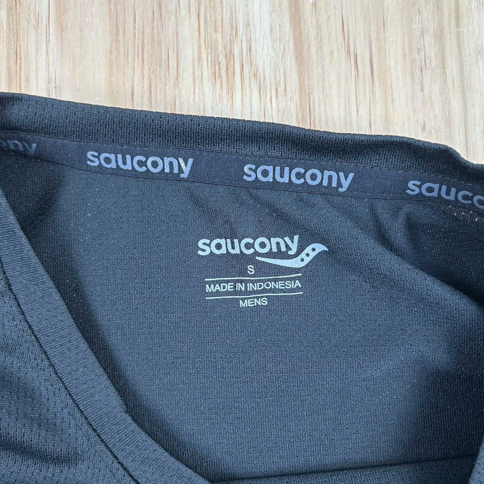 Saucony Men's Graphic Short Sleeve Running Shirt Black Small gallery