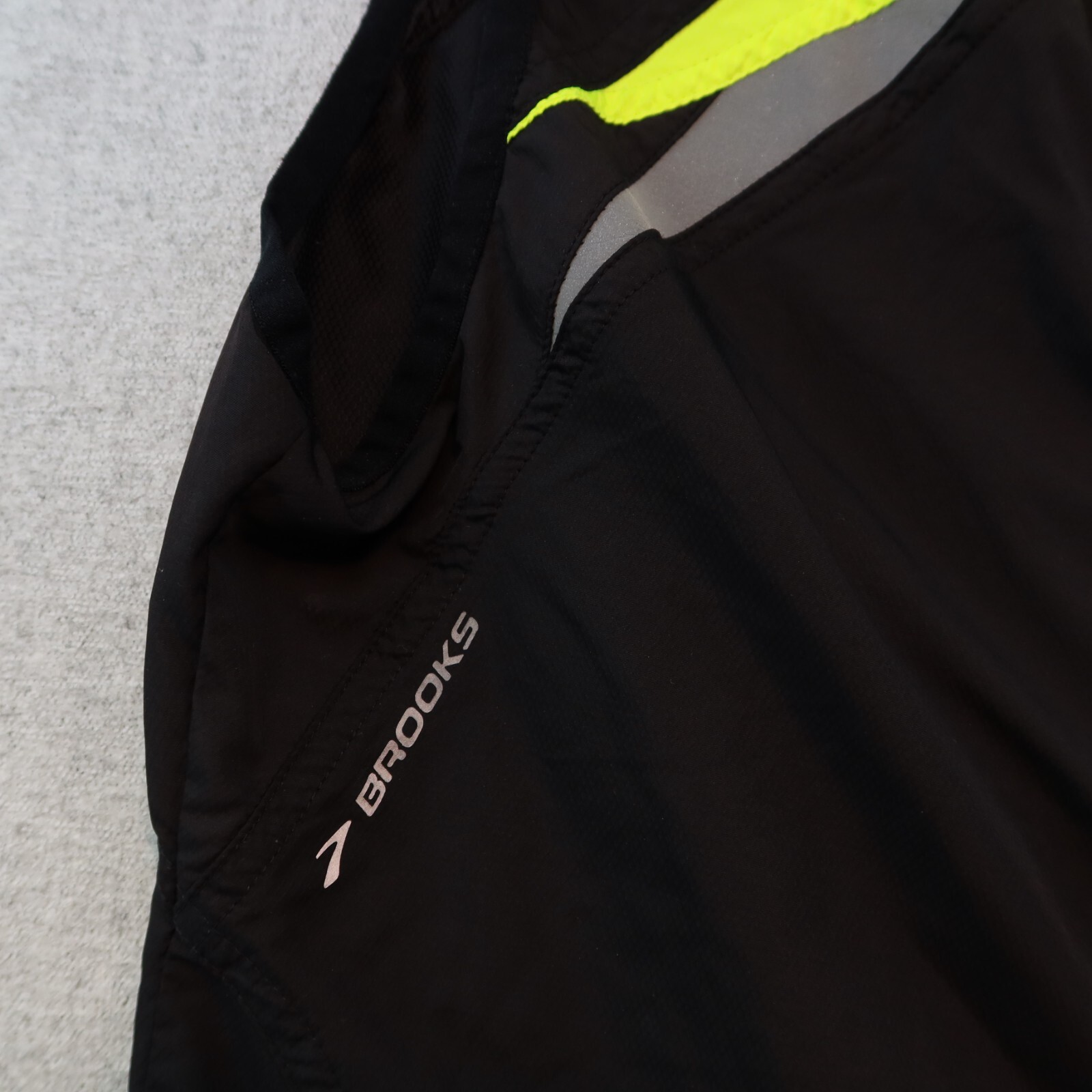 BROOKS Shelter Tech Running Cycling High Visibility Vest Black Yellow Mens, Sz S gallery