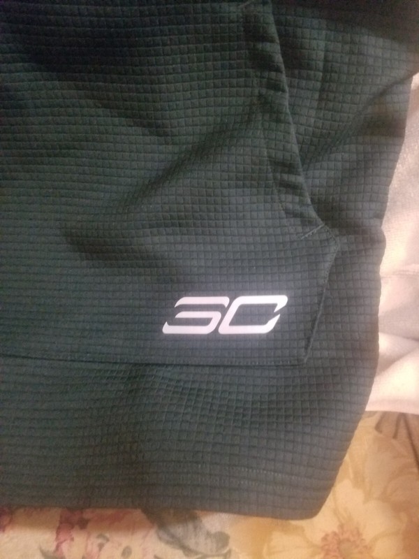 UNDER ARMOUR PERFORMANCE HOODIE - MEDIUM - SHORT SLEEVE - CURRY gallery