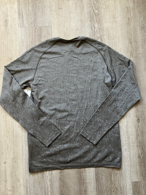 Lululemon Metal Vent Tech Long Sleeve 2.0 Sz. S NWT gallery