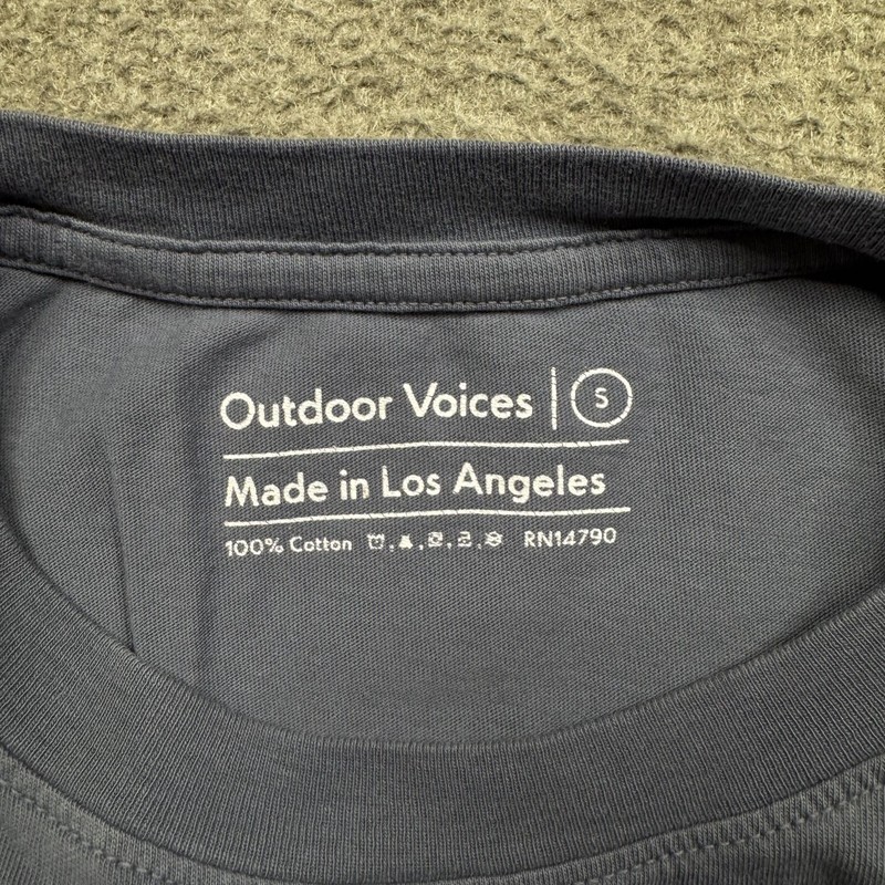 Outdoor Voices Men's Shirt Size S Gray Short Sleeve Work Out Performance Tee gallery
