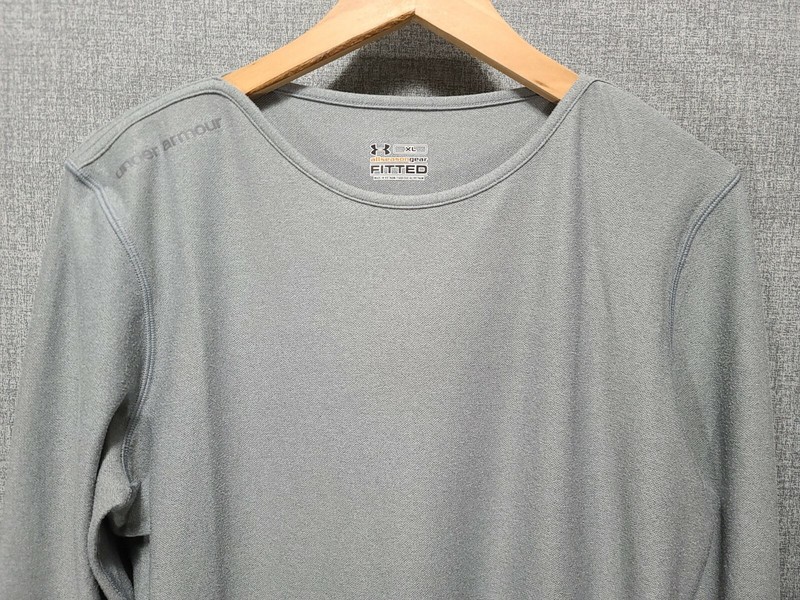 Under Armour All Season Gear Men's Size XL Thermal Fitted Lightweight Gray B15 gallery