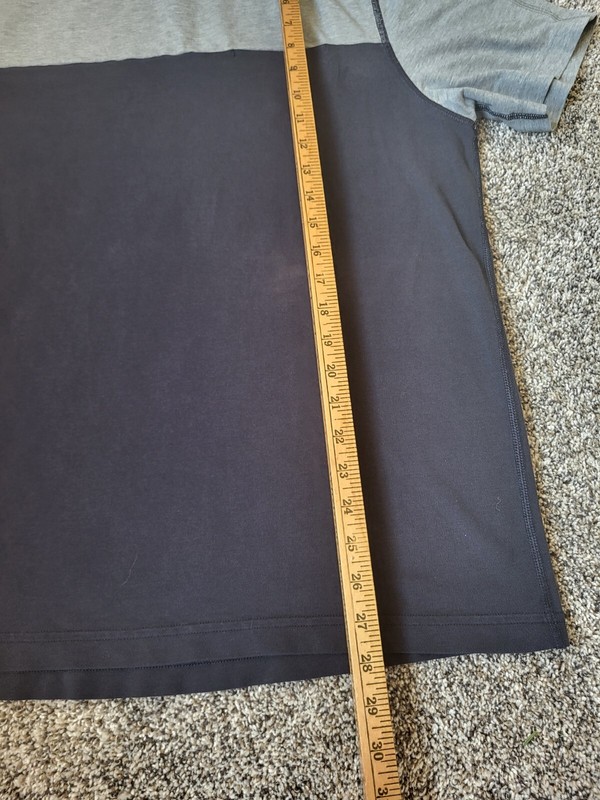 Lululemon In Your Element Pocket Tee Shirt Grey/Navy Men’s Large gallery