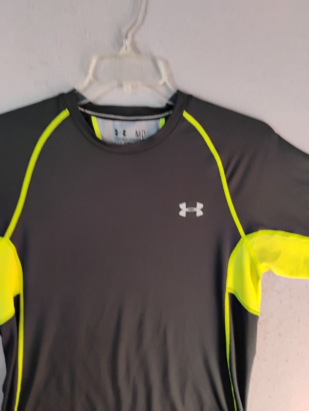 Under Armour Mens Shirt Medium Multicolor Heat Gear Regular Fit Code Black gallery