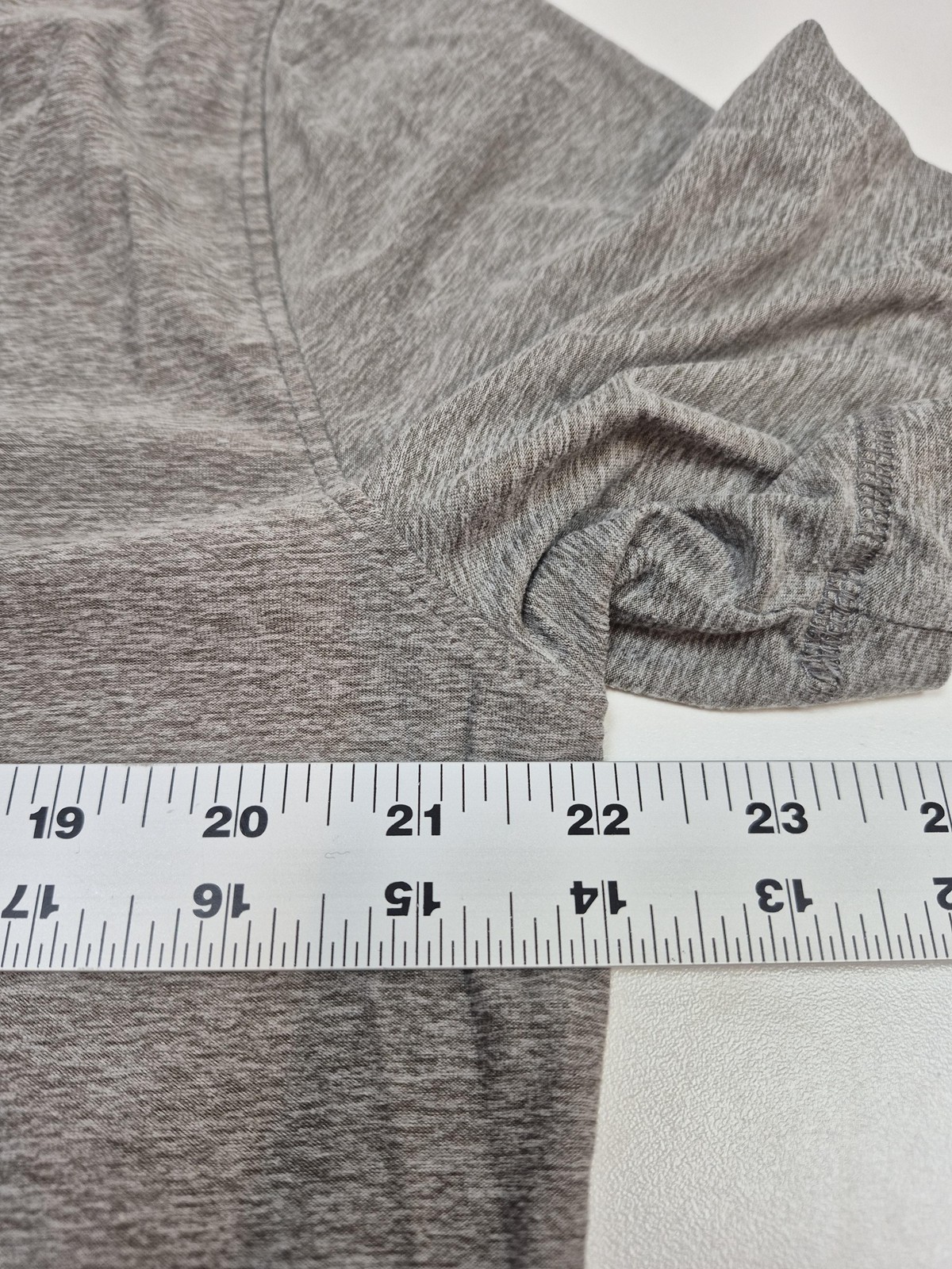 Vuori Strato Tech Shirt Mens Large Gray Short Sleeve Performance gallery