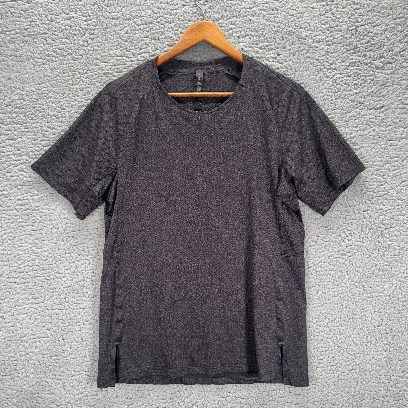 Lululemon Textured Training Shirt Mens Medium Short Sleeve Grey Performance gallery