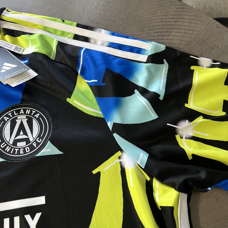Fan Jersey 2023 Third Jersey Atlanta with Graffiti Design Size XL NWT gallery
