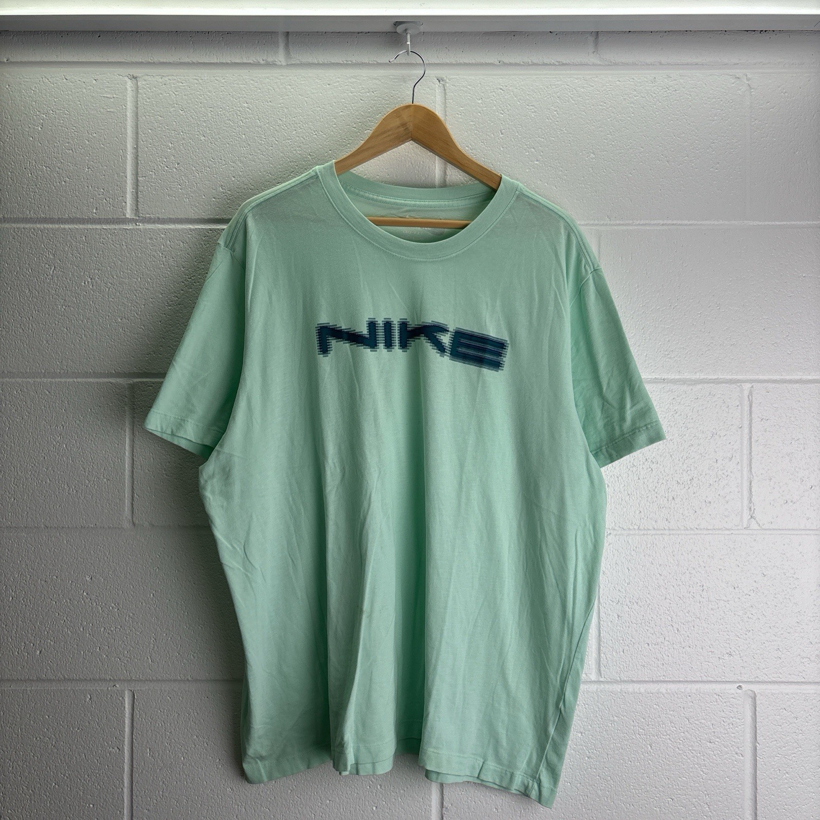 Nike Sportswear Men's T-Shirt in the color Jade Ice,relaxed fit size XXL gallery