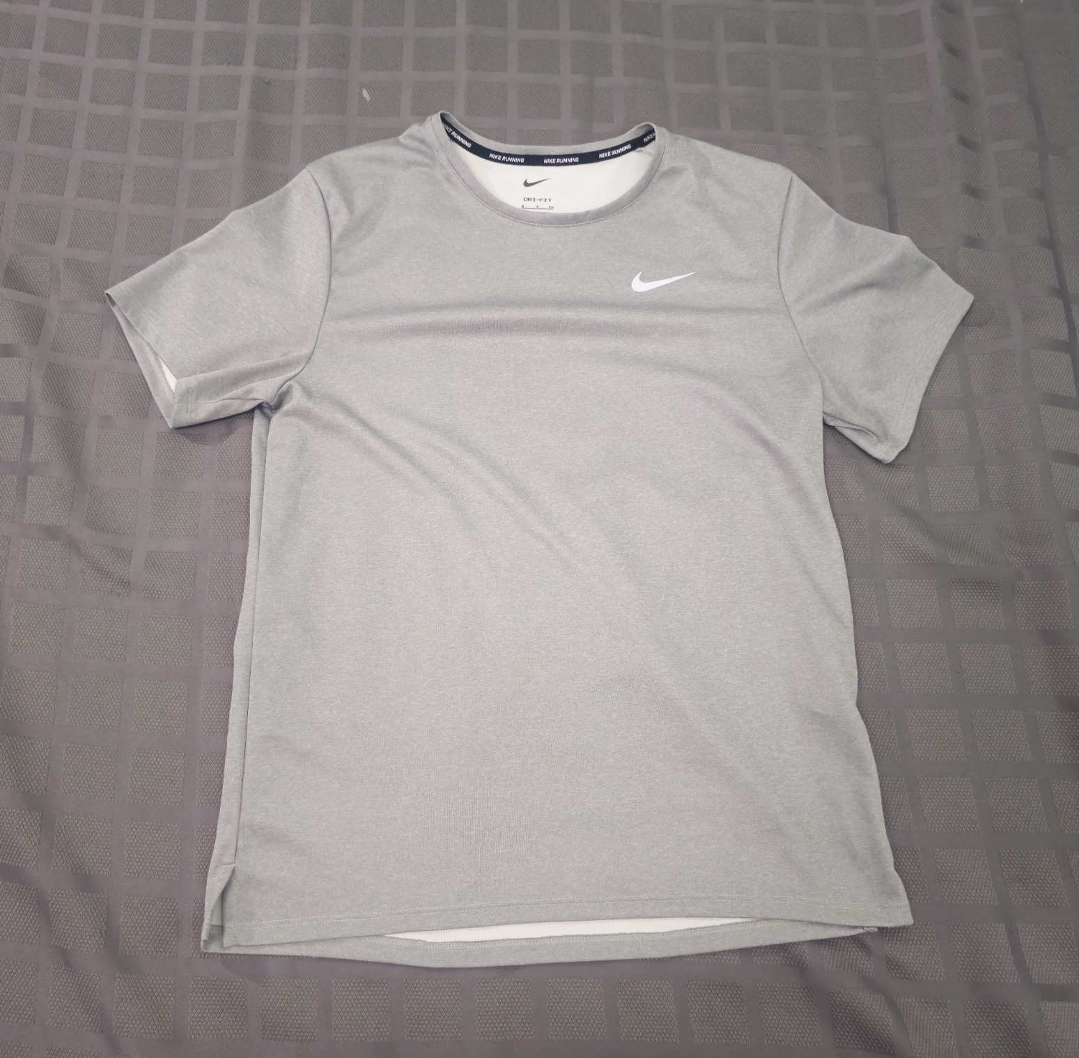 Nike Dri-FIT Men's Gray Solid Logo Crew Neck Short Sleeve T-Shirt Size S gallery