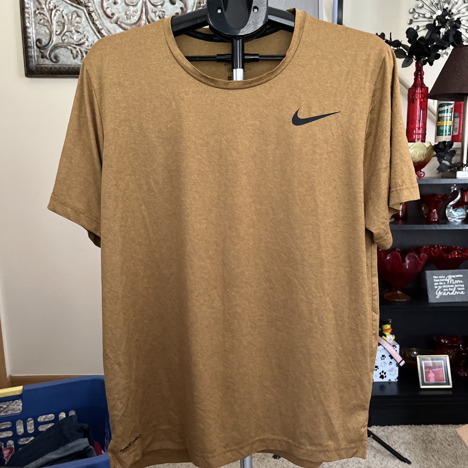 Nike Pro DriFit Men’s Size Large Short Sleeve Gold And Black Tshirt EUC gallery