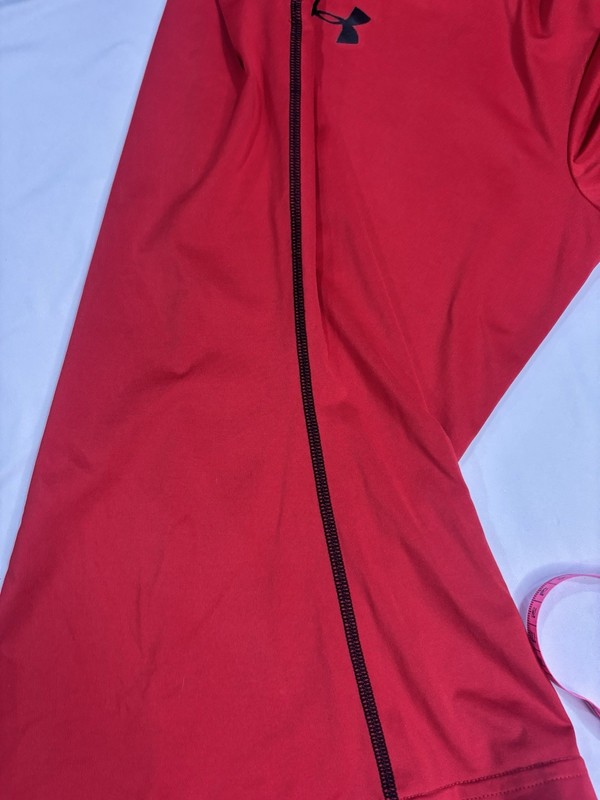 Under Armour Boys ( YOUTH)!Red Short Sleeve Crew Neck Fitted HeatGear UPF 50+ gallery